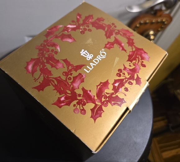 Lladro 2008 Porcelain White Bell Ornament - Picture 3 of 14